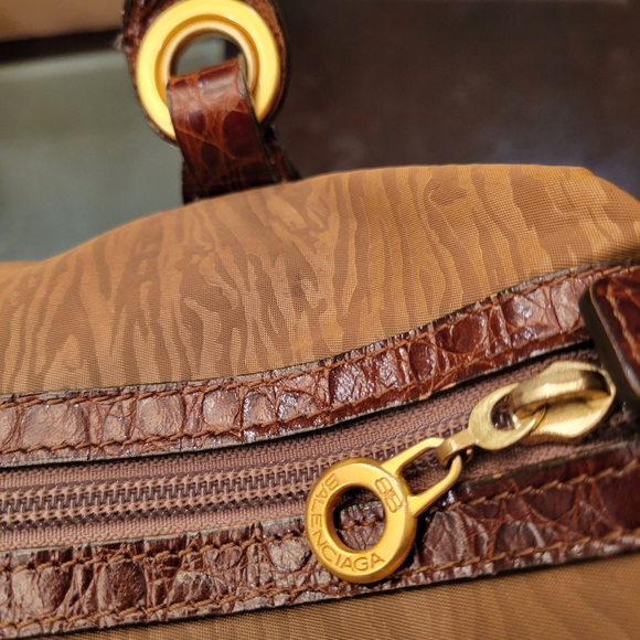 BALENCIAGA Boston Handbag BB~Beautiful! - Picture 10 of 16